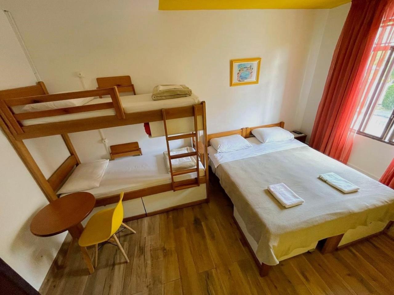 Jardim Botanico House Hostel กูรีตีบา ภายนอก รูปภาพ