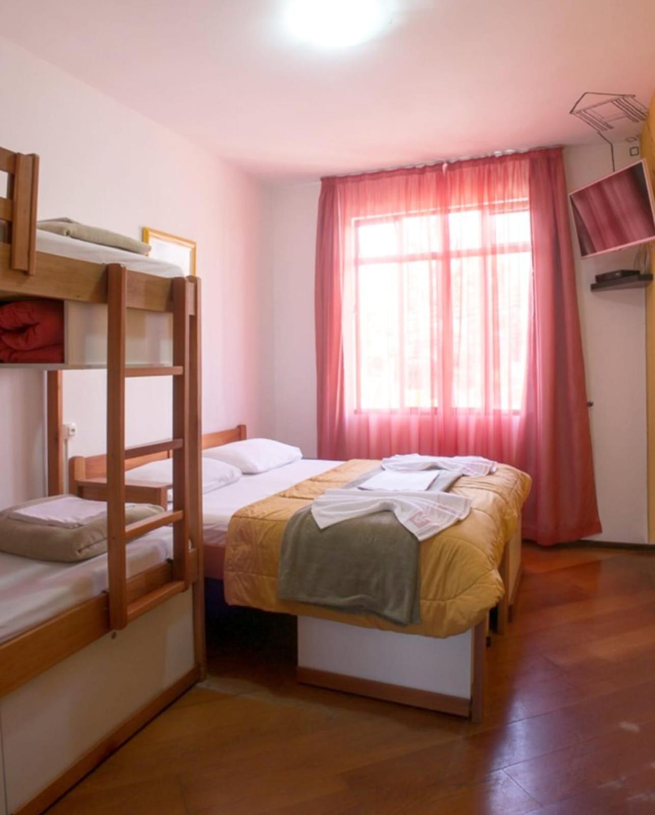 Jardim Botanico House Hostel กูรีตีบา ภายนอก รูปภาพ